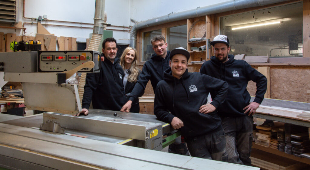 Team Foto in der Werkstatt